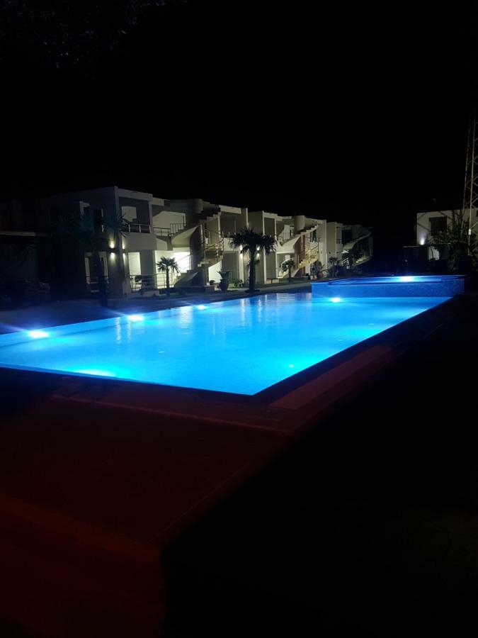 Royal Apartments & Villas Улцинь Екстер'єр фото